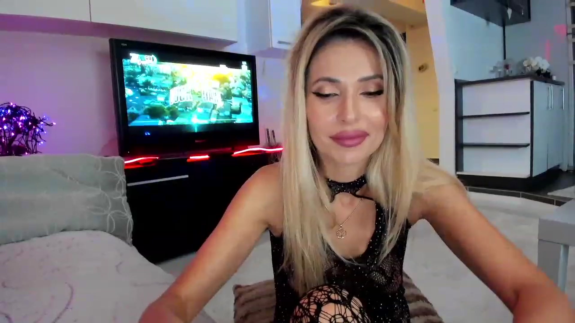 Gallery image thumbnail from SmileyTinaa's myfreecams stream on, 12/07/2023, 01:56 image 6 of 20