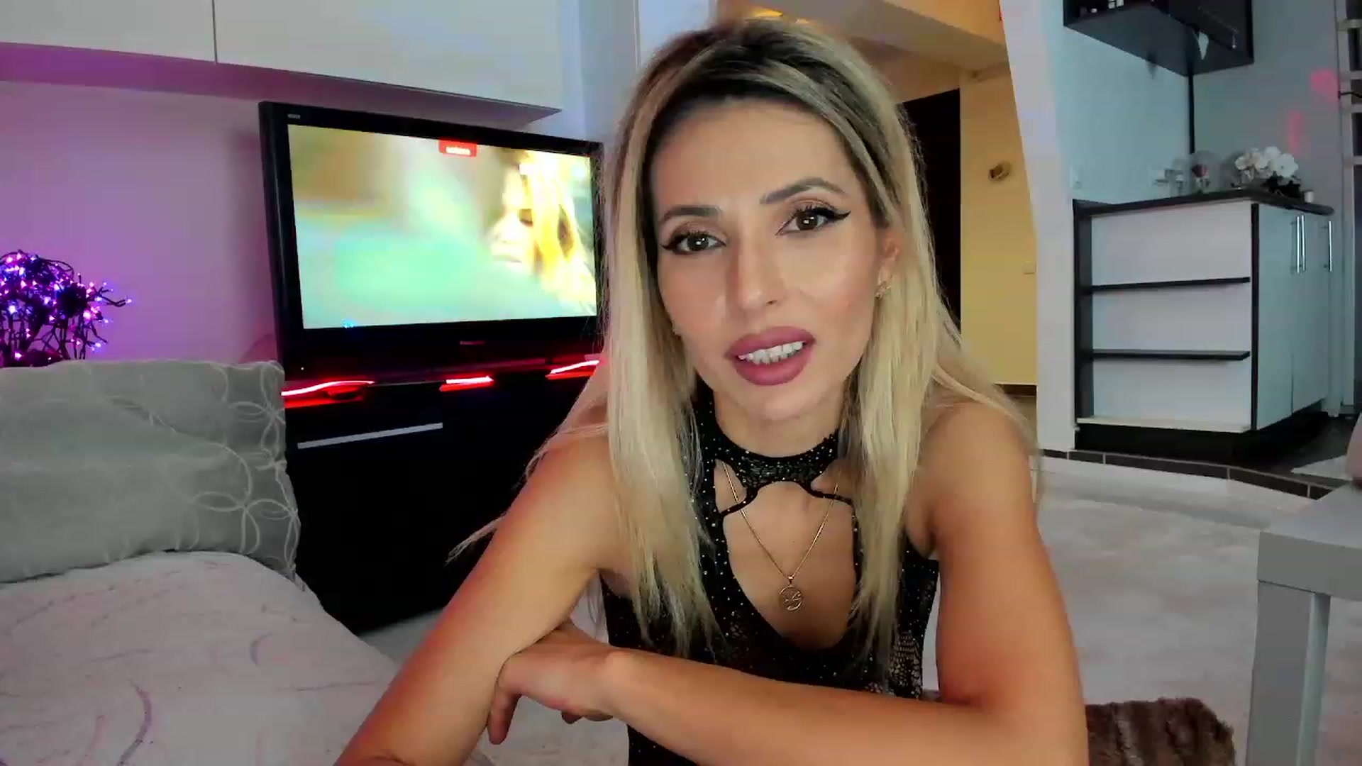 Gallery image thumbnail from SmileyTinaa's myfreecams stream on, 12/07/2023, 01:56 image 2 of 20