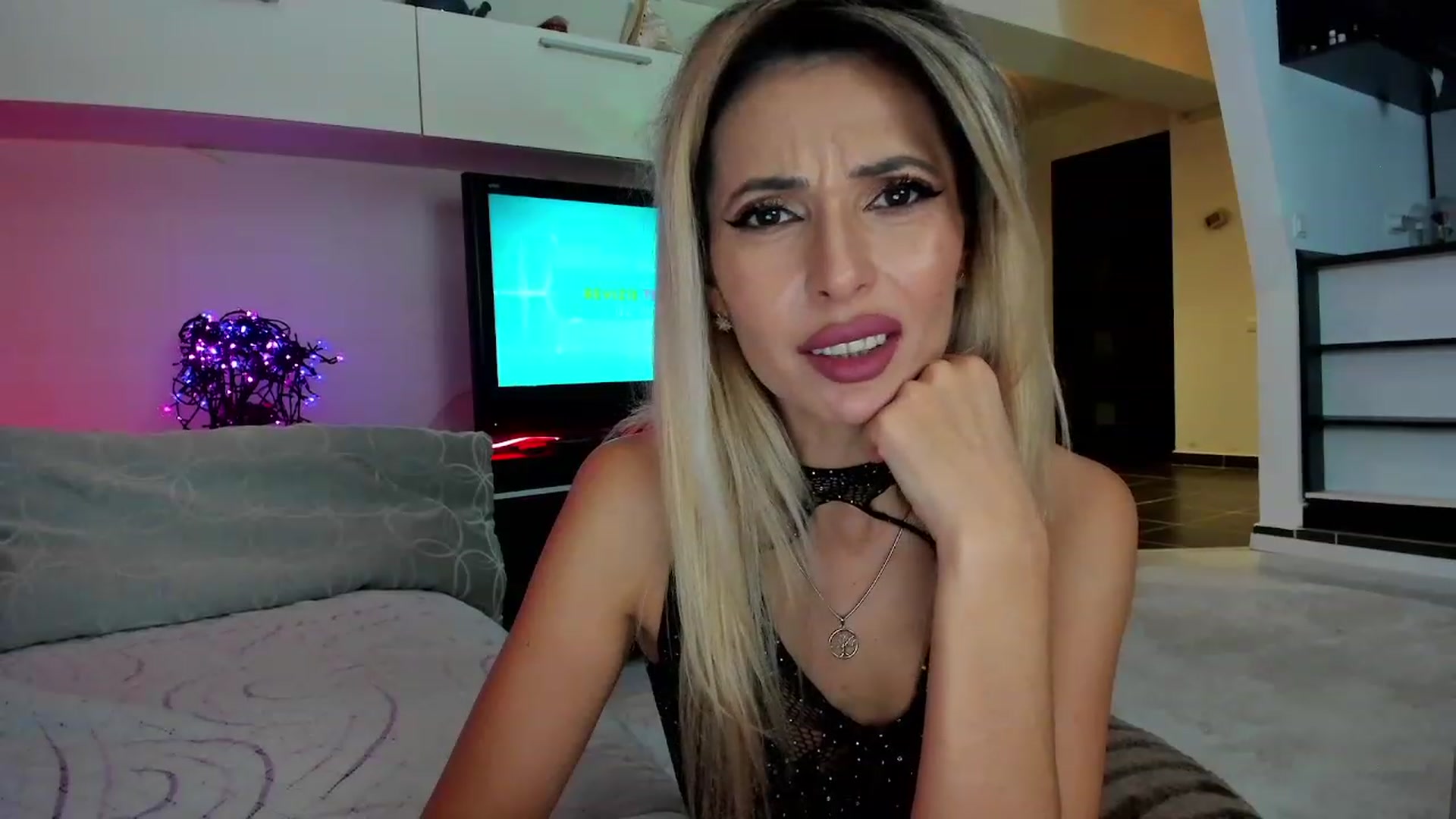 Gallery image thumbnail from SmileyTinaa's myfreecams stream on, 12/07/2023, 01:56 image 14 of 20