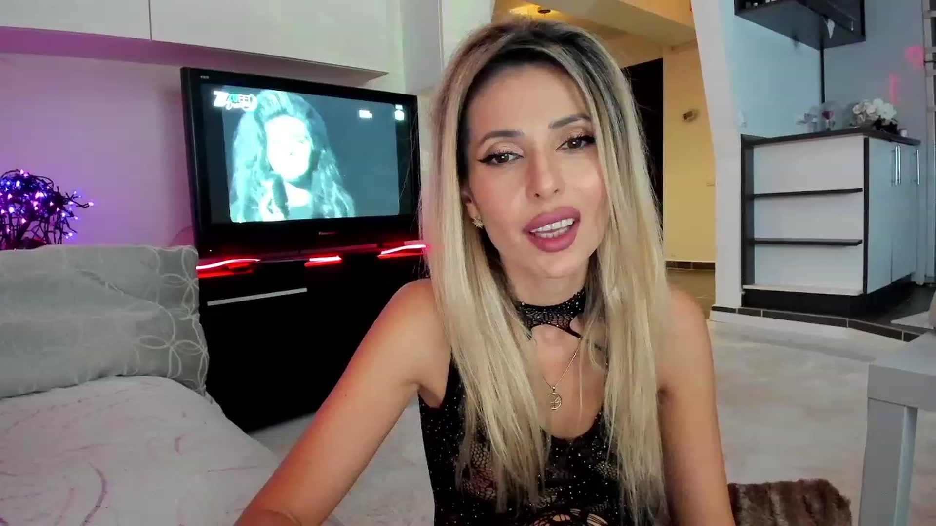Gallery image thumbnail from SmileyTinaa's myfreecams stream on, 12/07/2023, 01:56 image 1 of 20