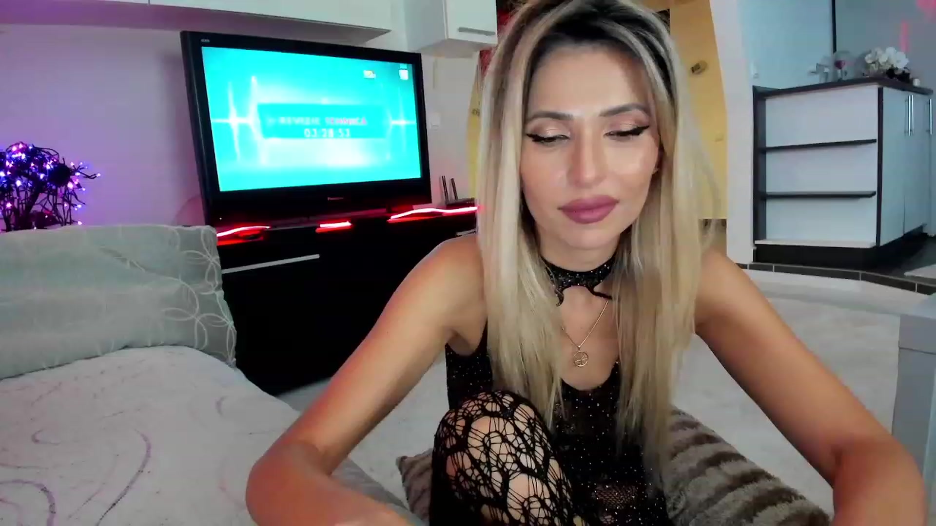 Gallery image thumbnail from SmileyTinaa's myfreecams stream on, 12/07/2023, 02:08 image 10 of 20