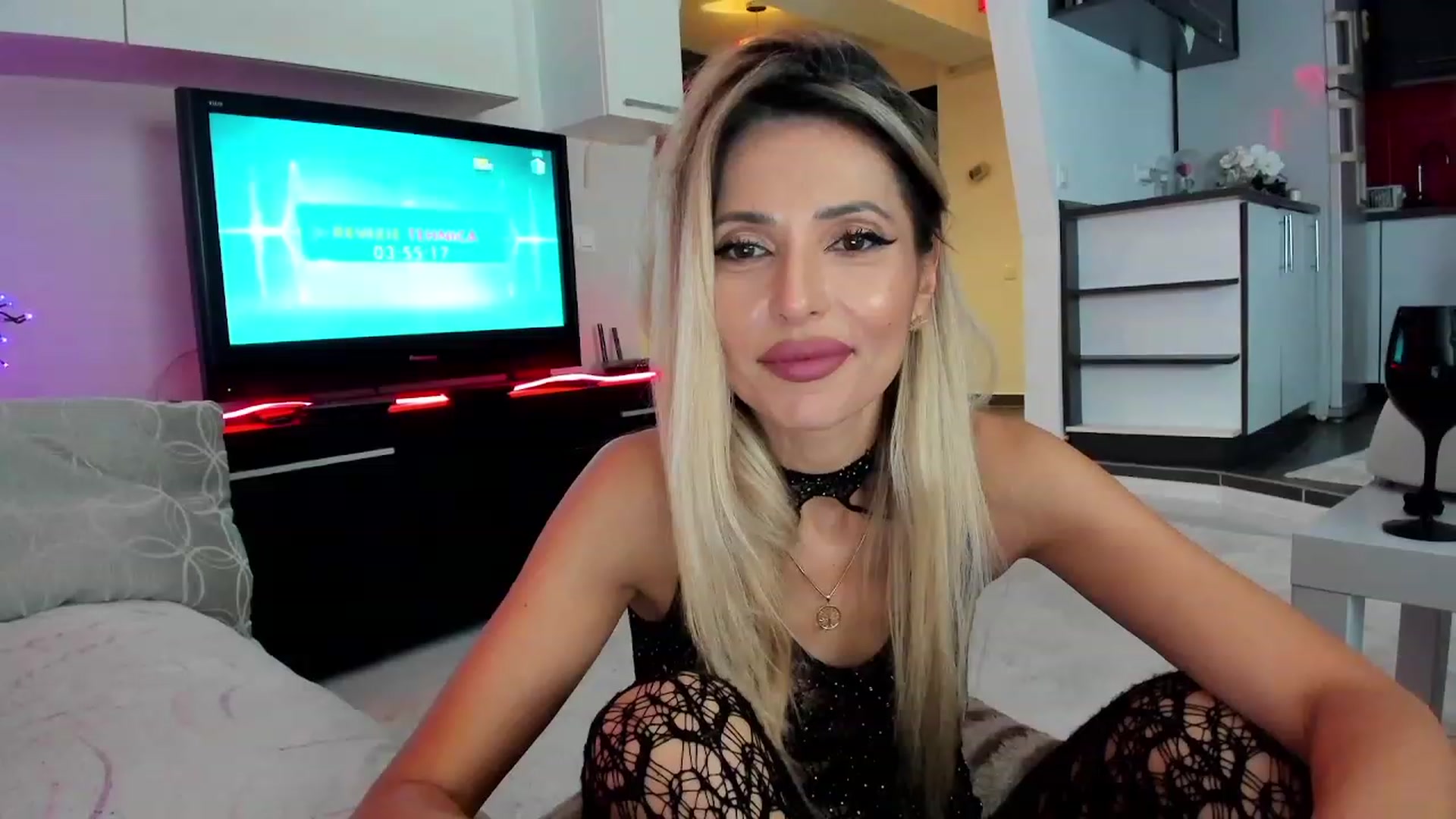Gallery image thumbnail from SmileyTinaa's myfreecams stream on, 12/07/2023, 02:08 image 18 of 20