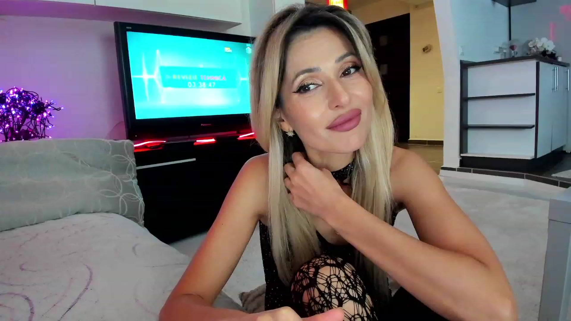 Gallery image thumbnail from SmileyTinaa's myfreecams stream on, 12/07/2023, 02:08 image 13 of 20