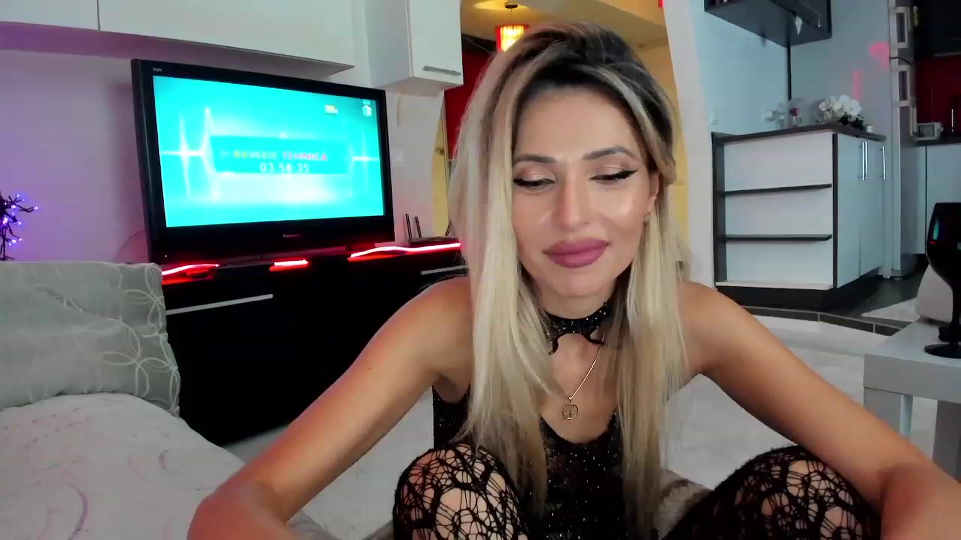 Gallery image thumbnail from SmileyTinaa's myfreecams stream on, 12/07/2023, 02:08 image 19 of 20