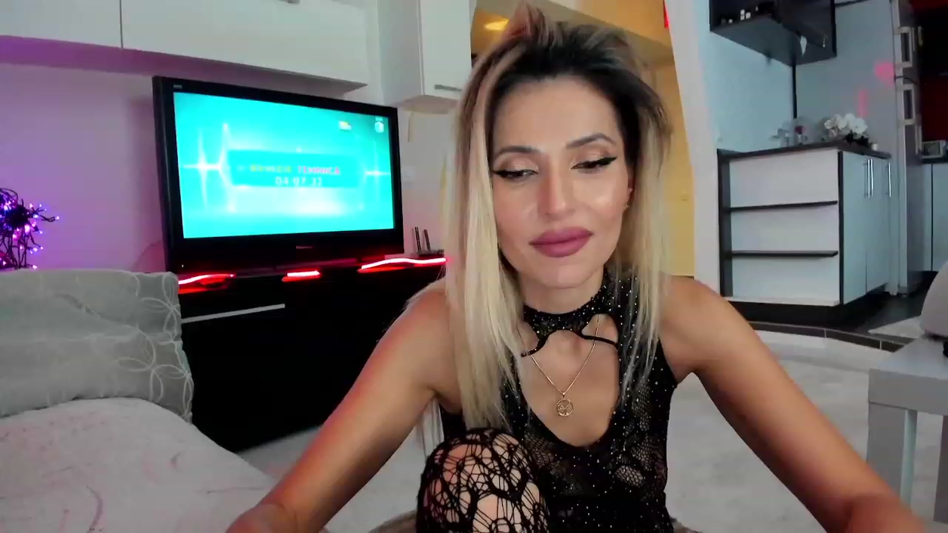 Gallery image thumbnail from SmileyTinaa's myfreecams stream on, 12/07/2023, 03:19 image 1 of 20