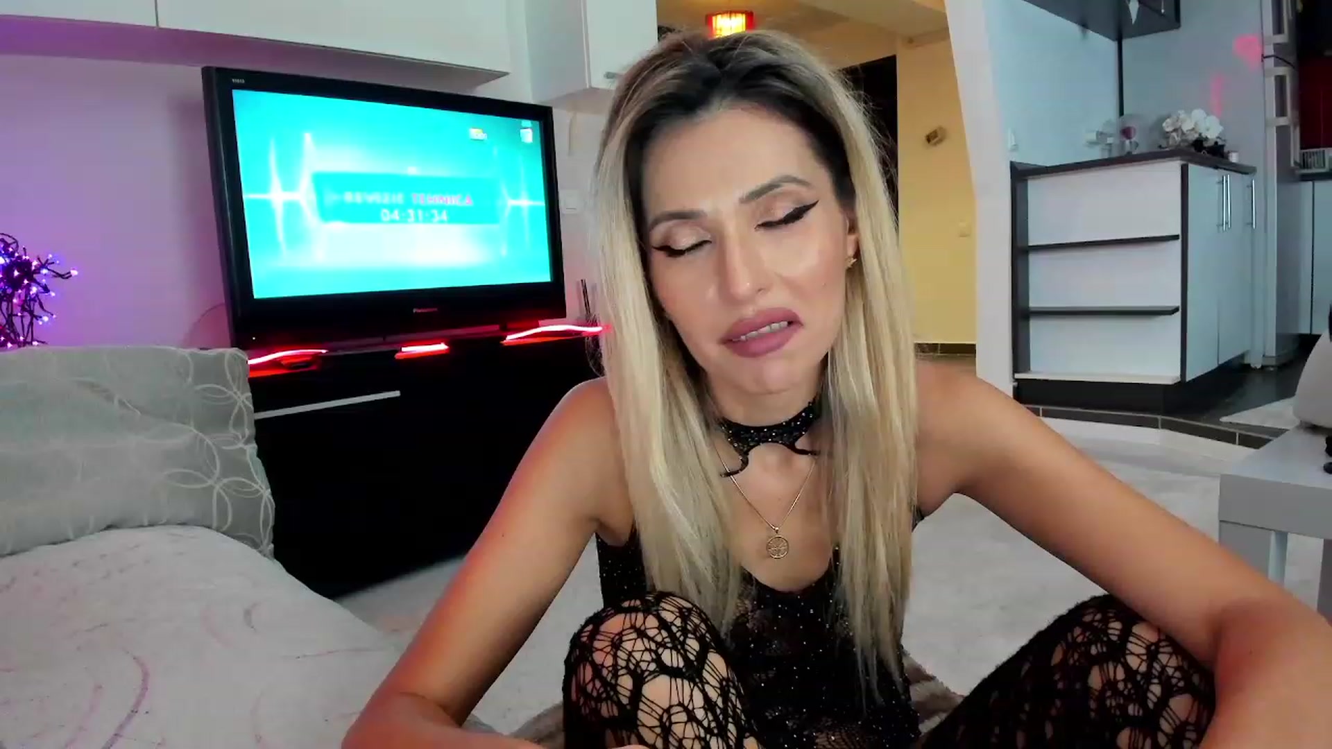 Gallery image thumbnail from SmileyTinaa's myfreecams stream on, 12/07/2023, 03:19 image 8 of 20