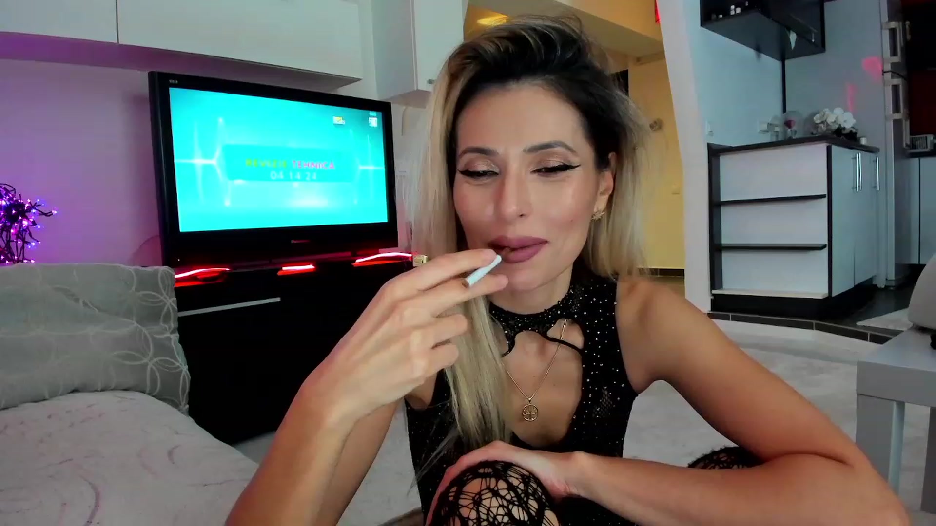 Gallery image thumbnail from SmileyTinaa's myfreecams stream on, 12/07/2023, 03:19 image 3 of 20
