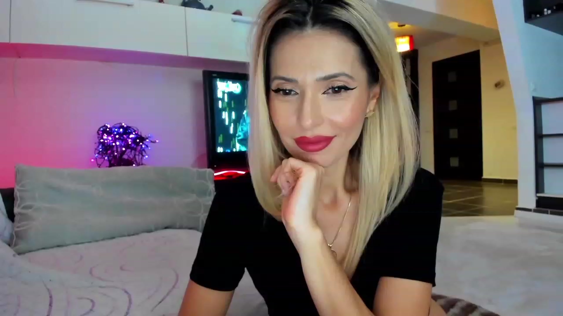 Gallery image thumbnail from SmileyTinaa's myfreecams stream on, 12/07/2023, 23:29 image 15 of 20