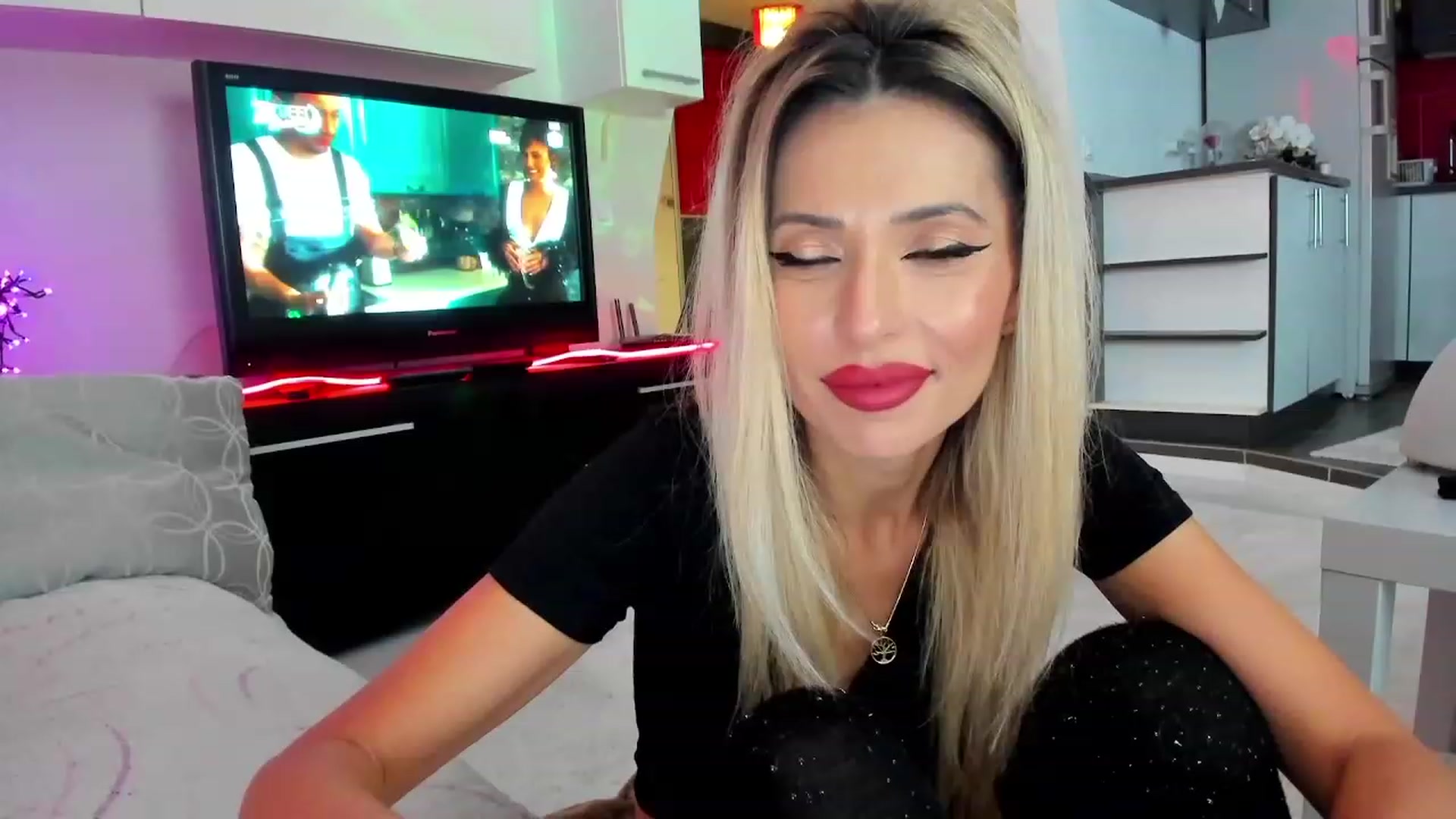 Gallery image thumbnail from SmileyTinaa's myfreecams stream on, 12/07/2023, 23:29 image 3 of 20