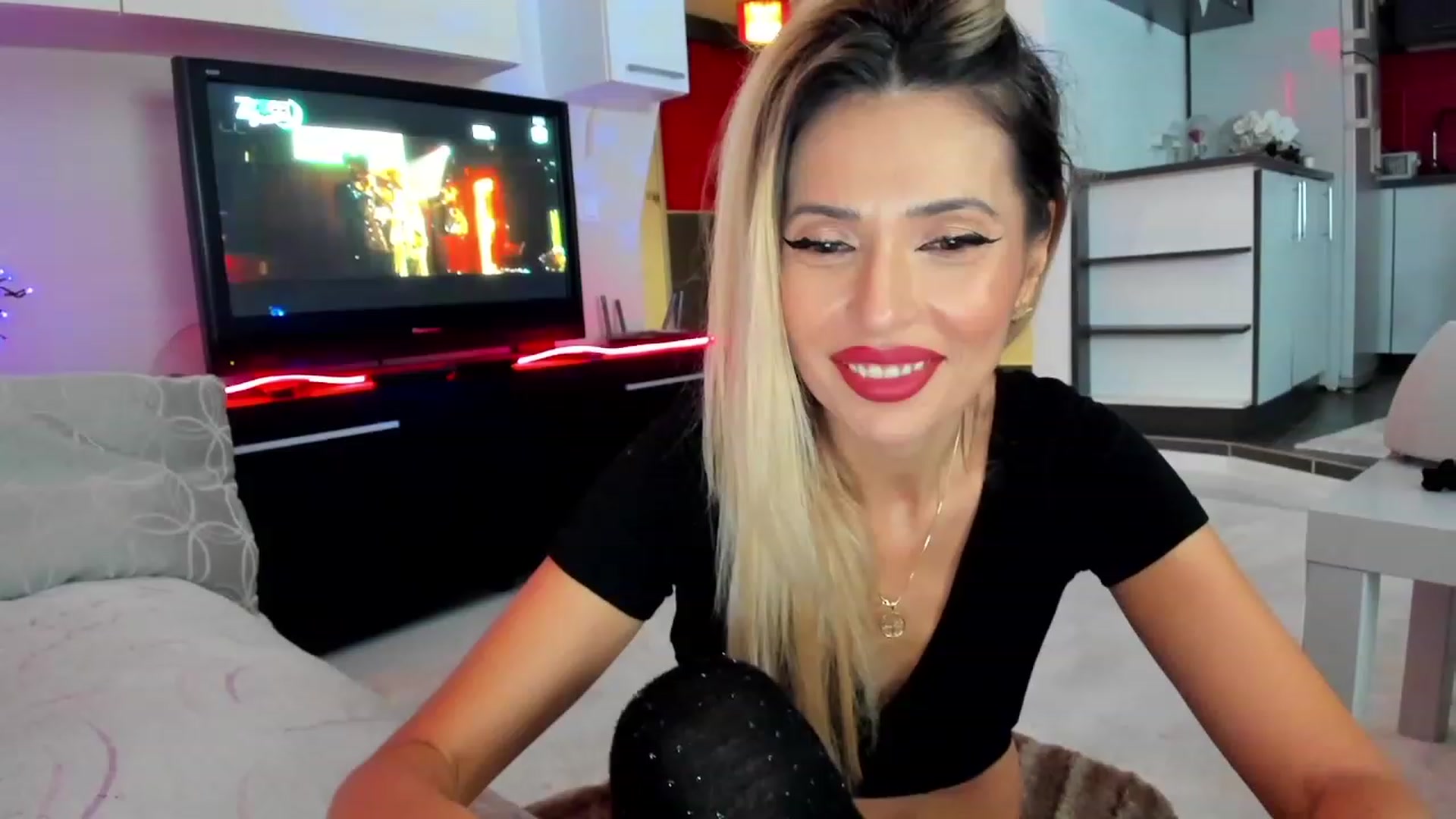 Gallery image thumbnail from SmileyTinaa's myfreecams stream on, 12/07/2023, 23:29 image 12 of 20