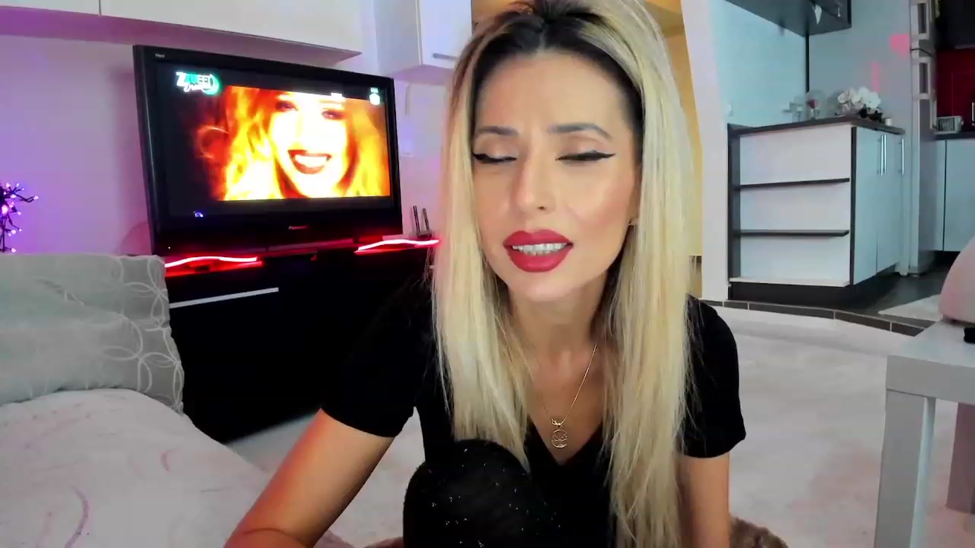 Gallery image thumbnail from SmileyTinaa's myfreecams stream on, 12/07/2023, 23:29 image 1 of 20