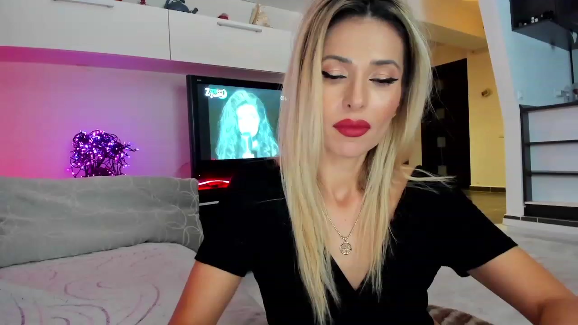 Gallery image thumbnail from SmileyTinaa's myfreecams stream on, 12/07/2023, 23:29 image 18 of 20