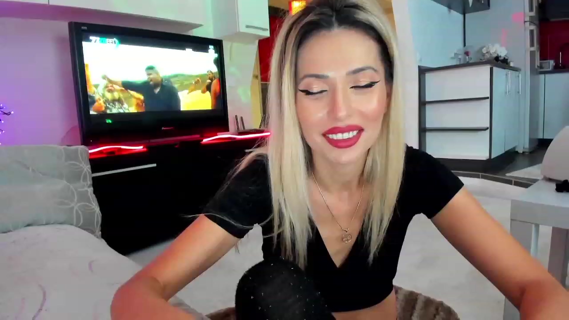 Gallery image thumbnail from SmileyTinaa's myfreecams stream on, 12/07/2023, 23:29 image 10 of 20