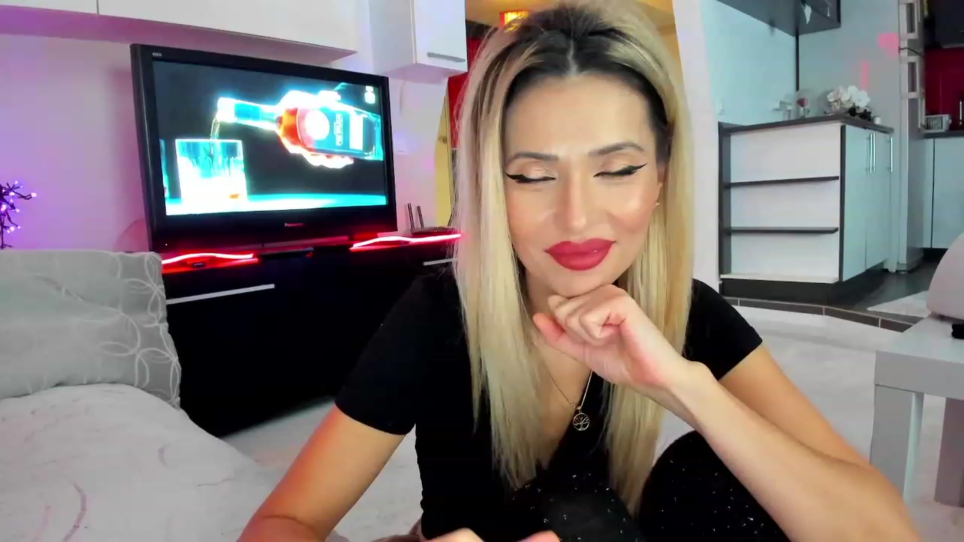 Gallery image thumbnail from SmileyTinaa's myfreecams stream on, 12/07/2023, 23:29 image 8 of 20