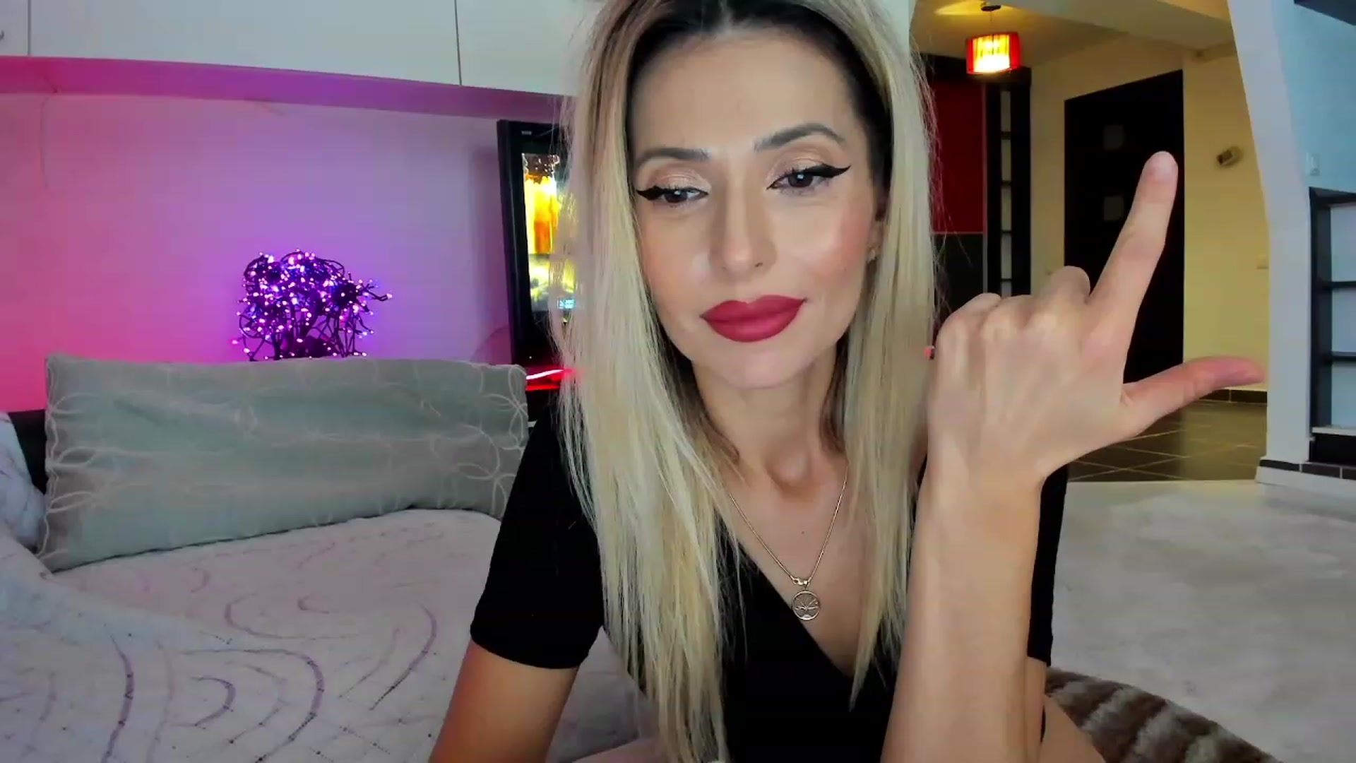 Gallery image thumbnail from SmileyTinaa's myfreecams stream on, 12/07/2023, 23:29 image 20 of 20