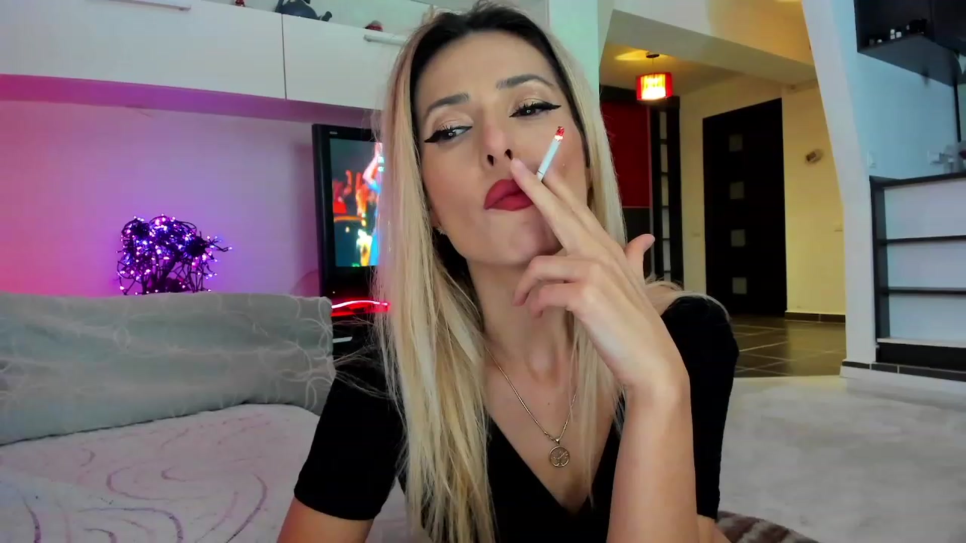 Gallery image thumbnail from SmileyTinaa's myfreecams stream on, 12/07/2023, 23:29 image 17 of 20
