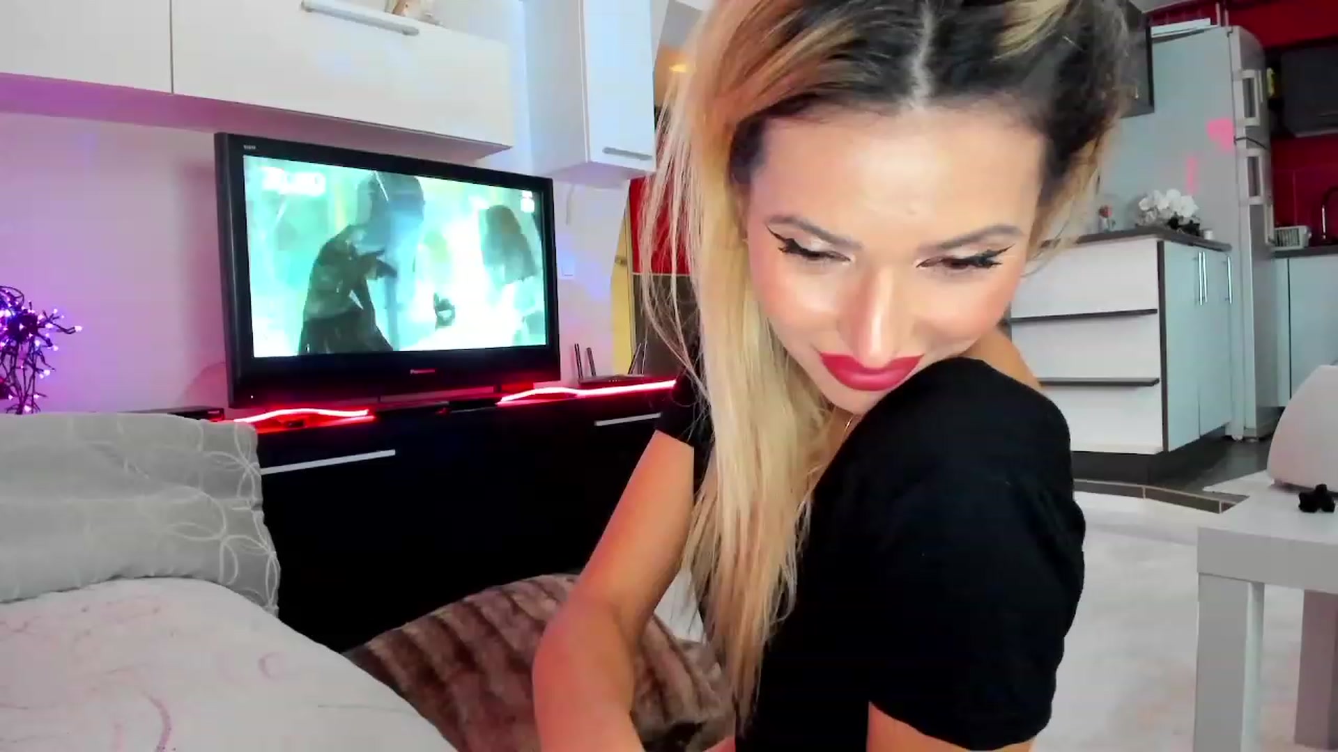 Gallery image thumbnail from SmileyTinaa's myfreecams stream on, 12/08/2023, 24:18 image 20 of 20