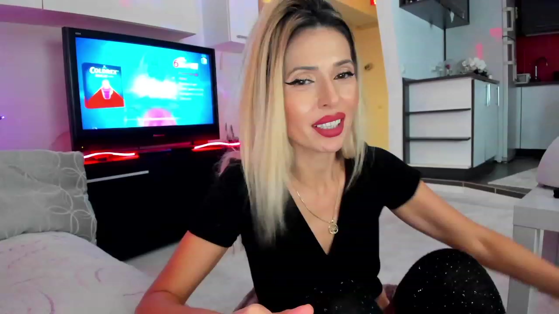Gallery image thumbnail from SmileyTinaa's myfreecams stream on, 12/08/2023, 24:18 image 8 of 20