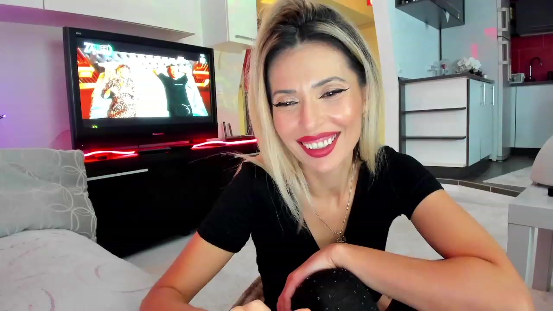 Gallery image thumbnail from SmileyTinaa's myfreecams stream on, 12/08/2023, 24:18 image 5 of 20
