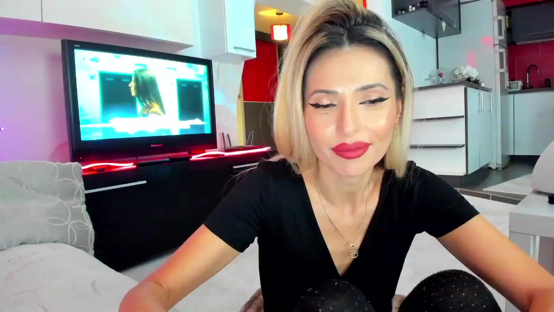 Gallery image thumbnail from SmileyTinaa's myfreecams stream on, 12/08/2023, 24:18 image 1 of 20