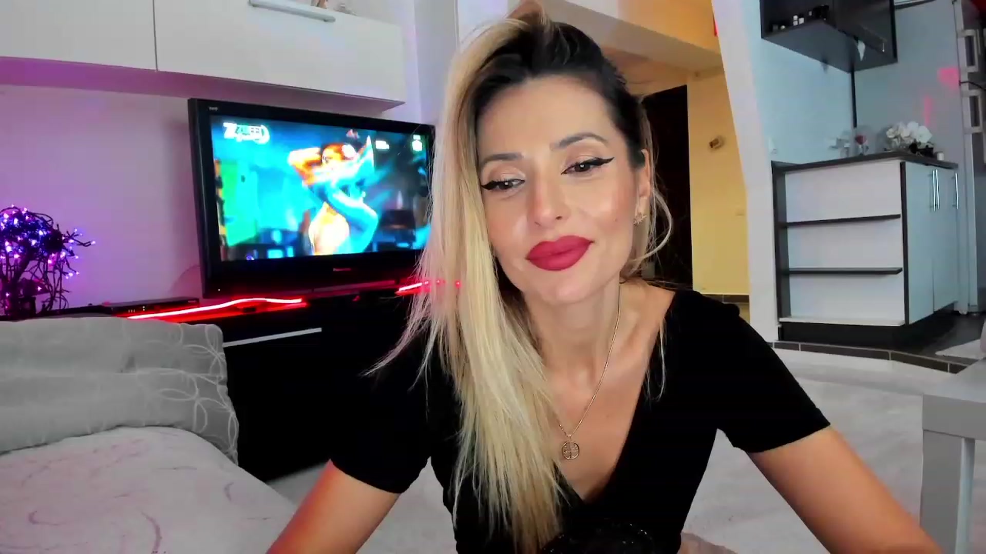 Gallery image thumbnail from SmileyTinaa's myfreecams stream on, 12/08/2023, 01:50 image 15 of 20