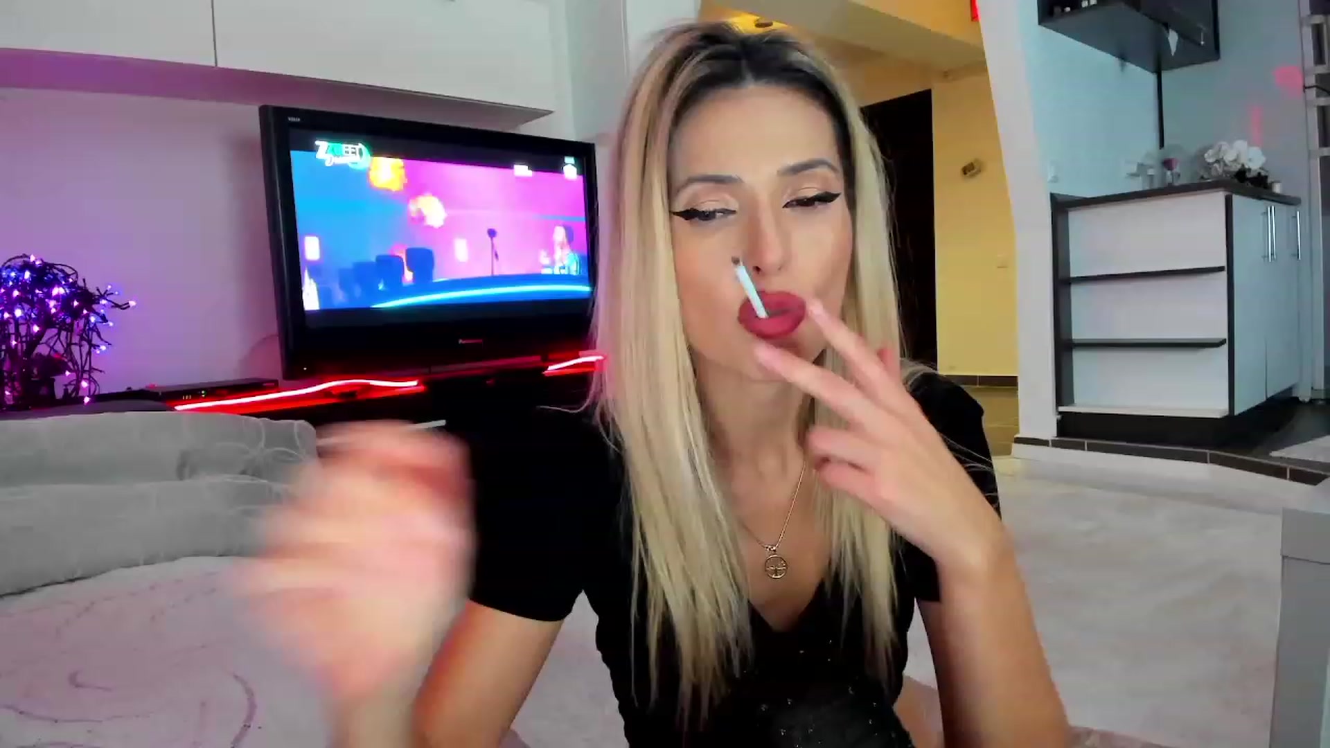 Gallery image thumbnail from SmileyTinaa's myfreecams stream on, 12/08/2023, 01:50 image 20 of 20
