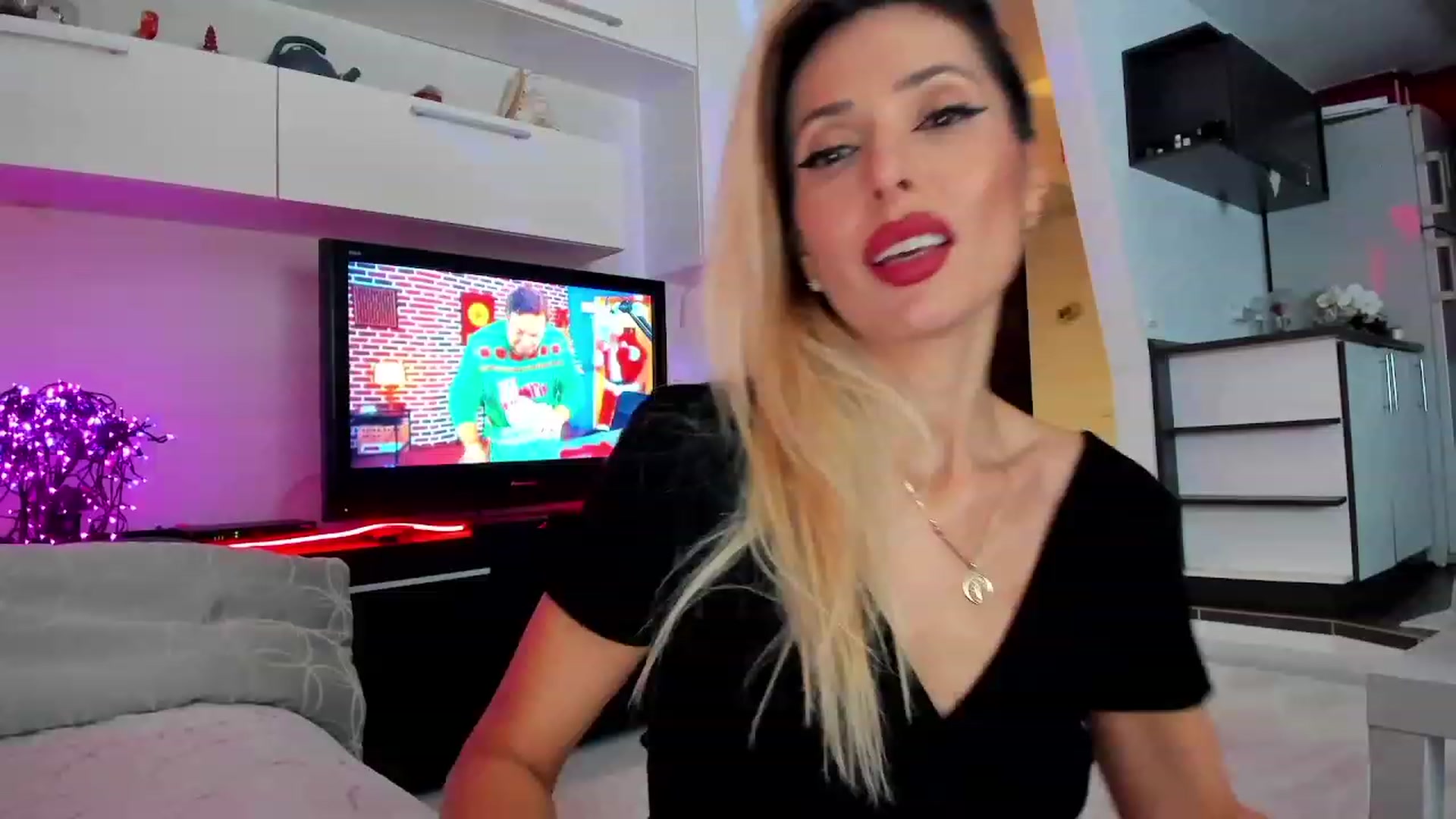 Gallery image thumbnail from SmileyTinaa's myfreecams stream on, 12/08/2023, 01:50 image 13 of 20