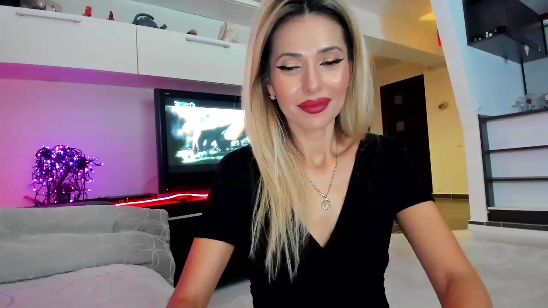 Gallery image thumbnail from SmileyTinaa's myfreecams stream on, 12/08/2023, 01:50 image 19 of 20
