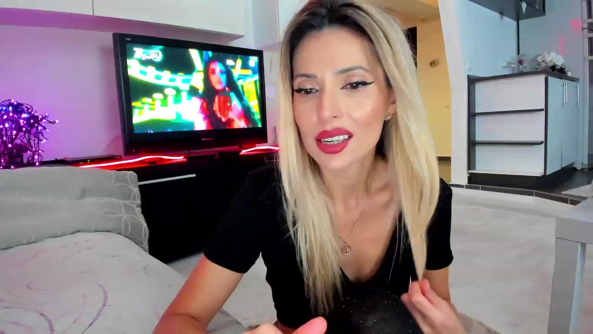 Gallery image thumbnail from SmileyTinaa's myfreecams stream on, 12/08/2023, 01:50 image 16 of 20
