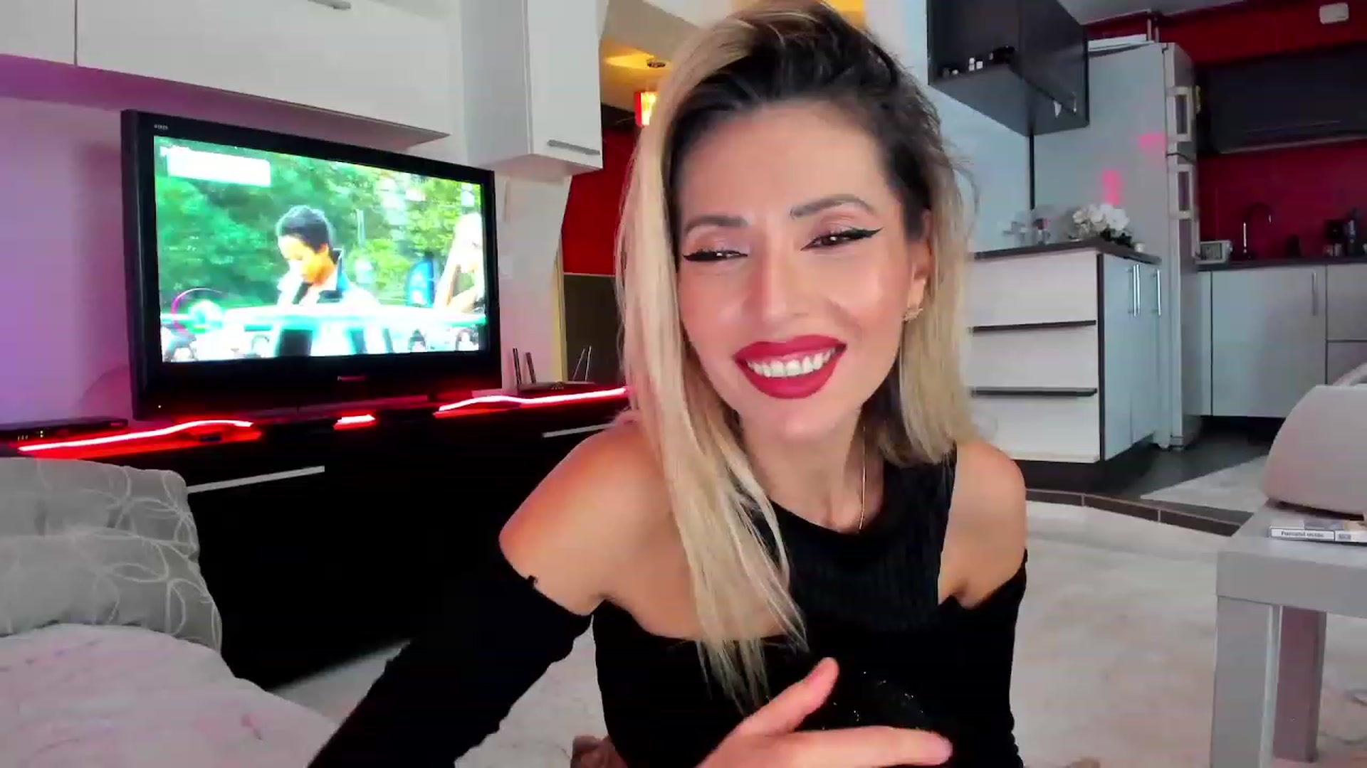 Gallery image thumbnail from SmileyTinaa's myfreecams stream on, 12/09/2023, 24:04 image 4 of 20