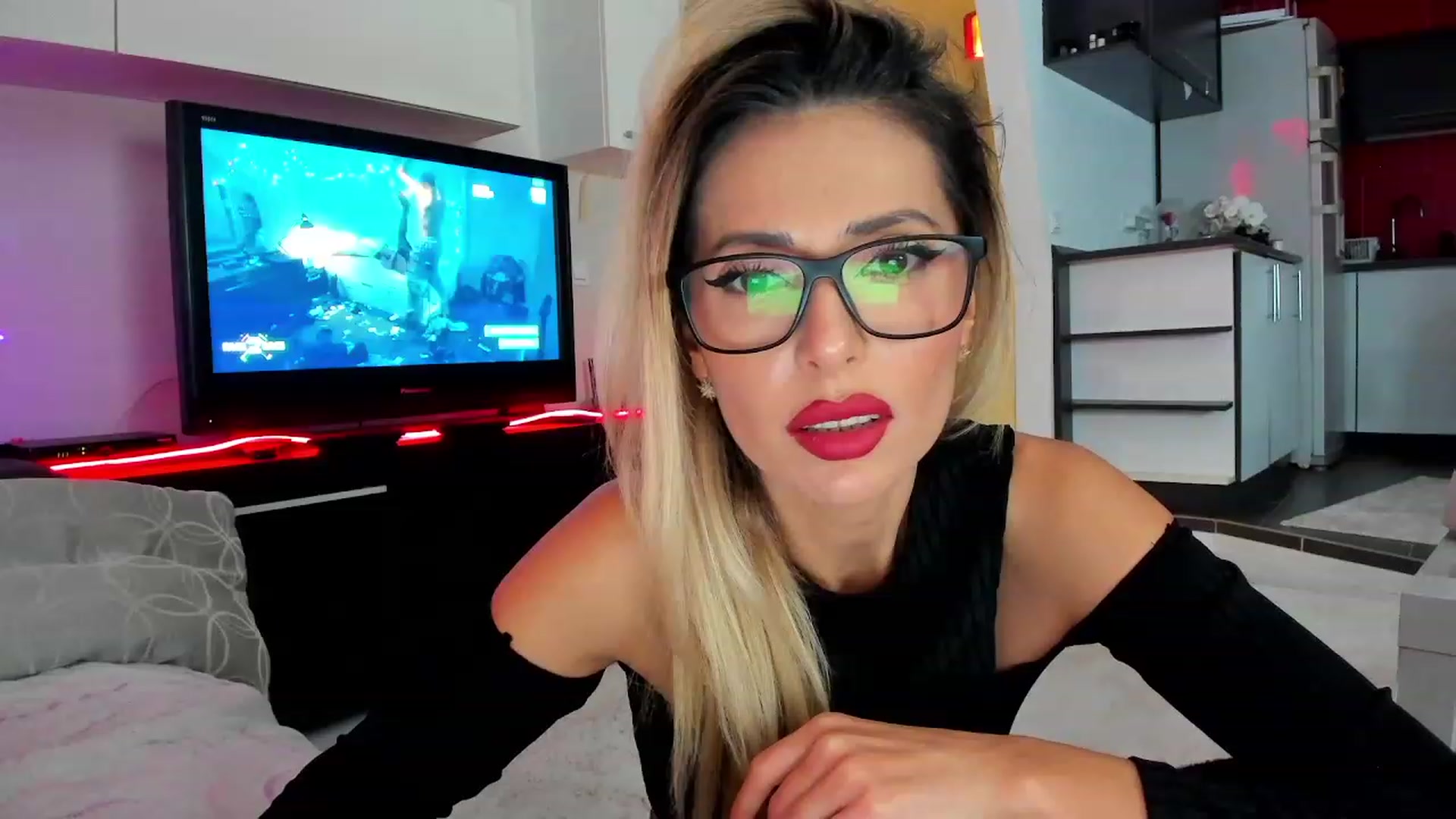 Gallery image thumbnail from SmileyTinaa's myfreecams stream on, 12/09/2023, 24:04 image 1 of 20