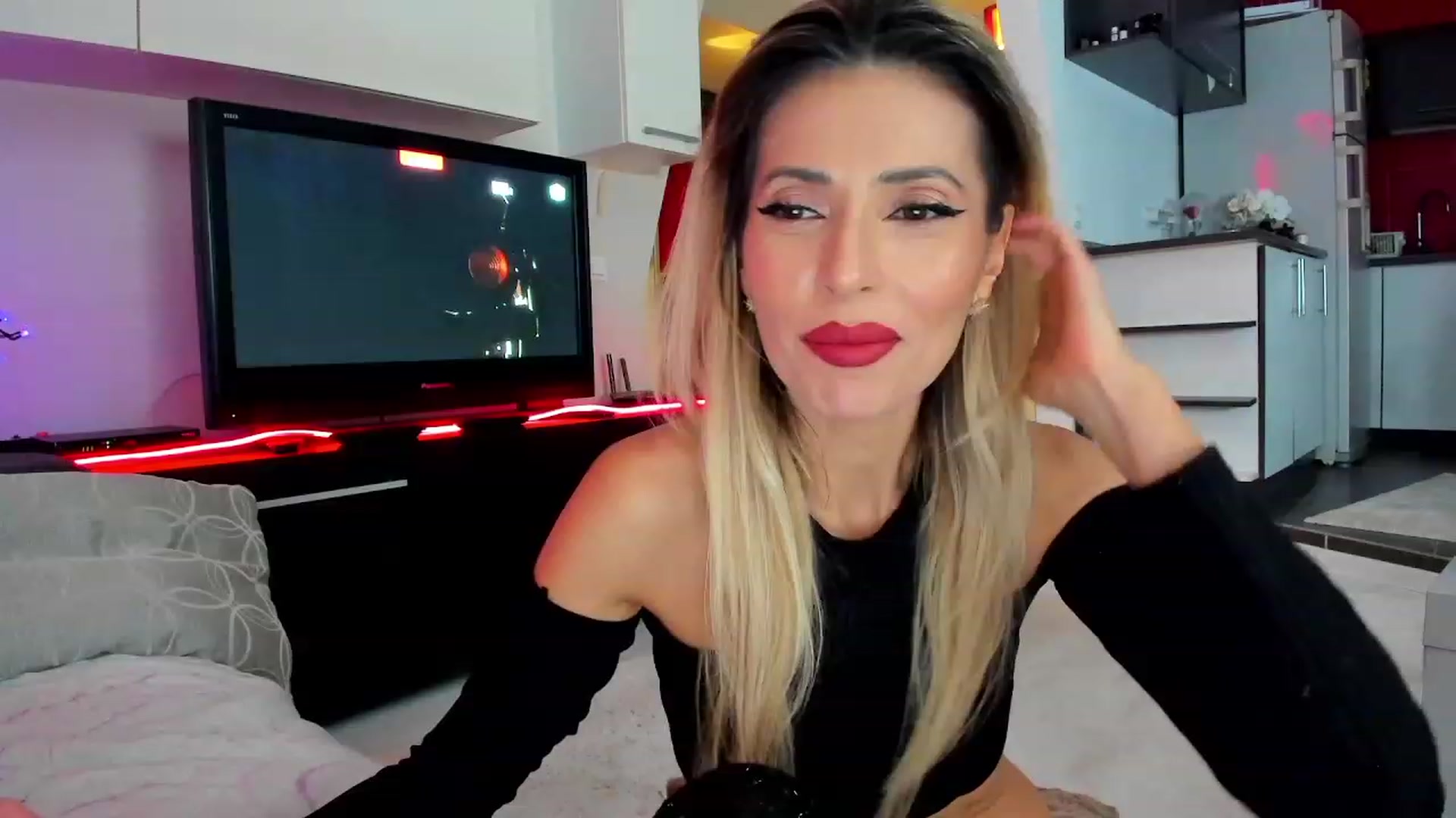 Gallery image thumbnail from SmileyTinaa's myfreecams stream on, 12/09/2023, 24:04 image 3 of 20