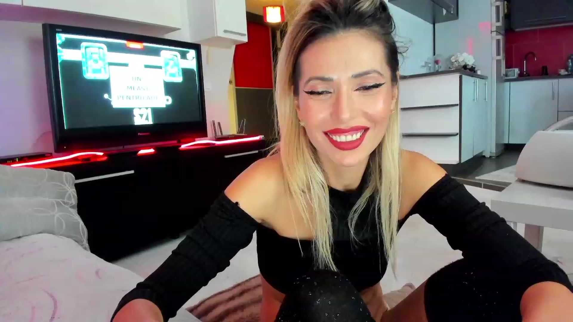 Gallery image thumbnail from SmileyTinaa's myfreecams stream on, 12/09/2023, 24:04 image 12 of 20