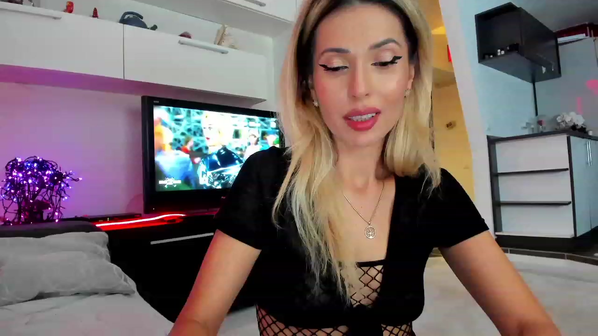 Gallery image thumbnail from SmileyTinaa's myfreecams stream on, 12/12/2023, 22:05 image 8 of 20