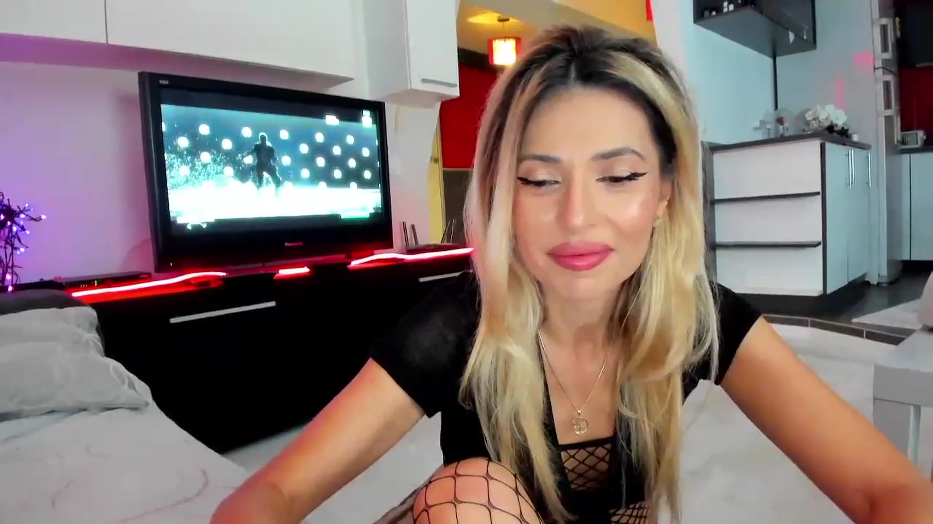 Gallery image thumbnail from SmileyTinaa's myfreecams stream on, 12/12/2023, 22:05 image 4 of 20