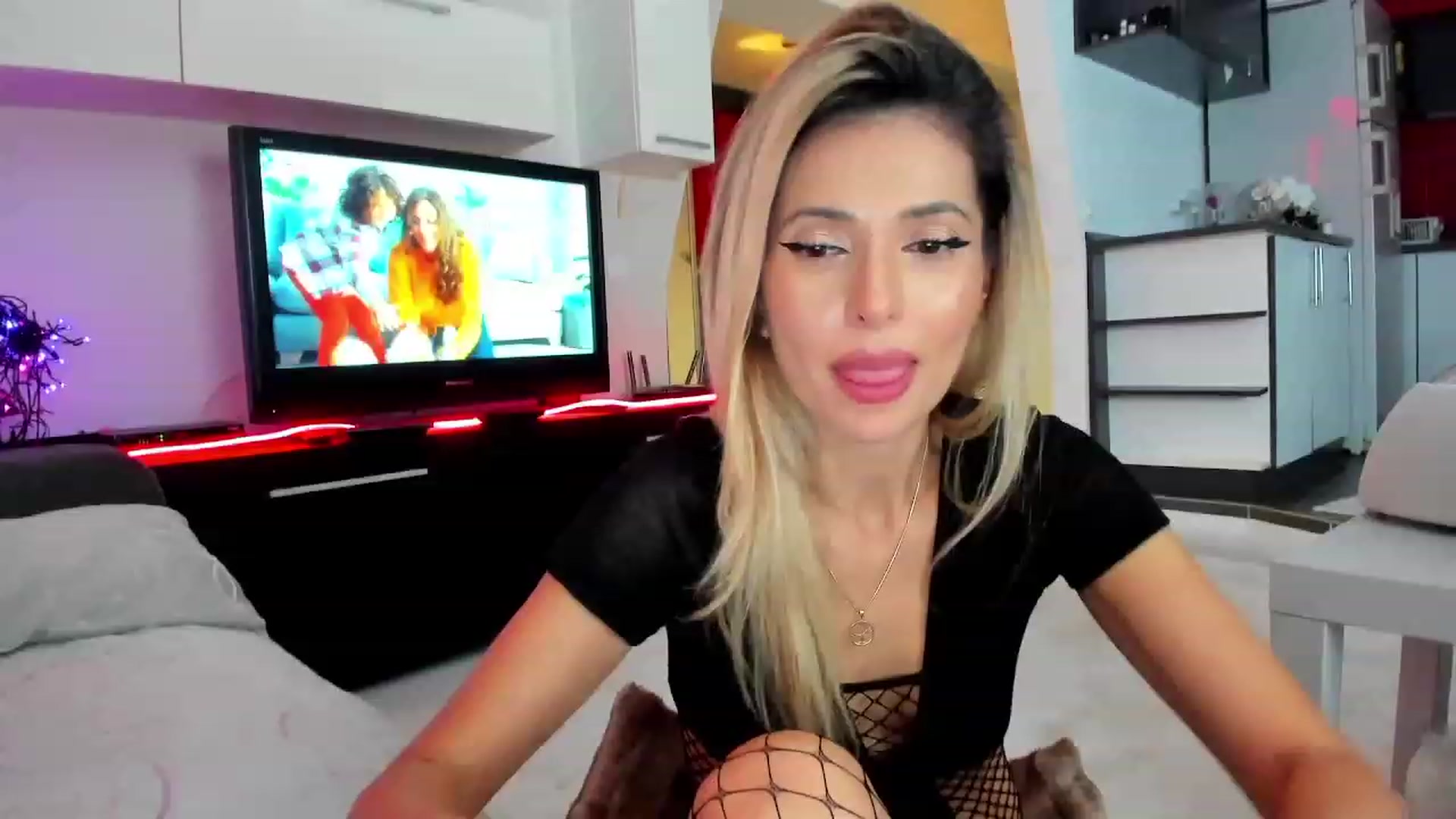 Gallery image thumbnail from SmileyTinaa's myfreecams stream on, 12/13/2023, 01:44 image 15 of 20