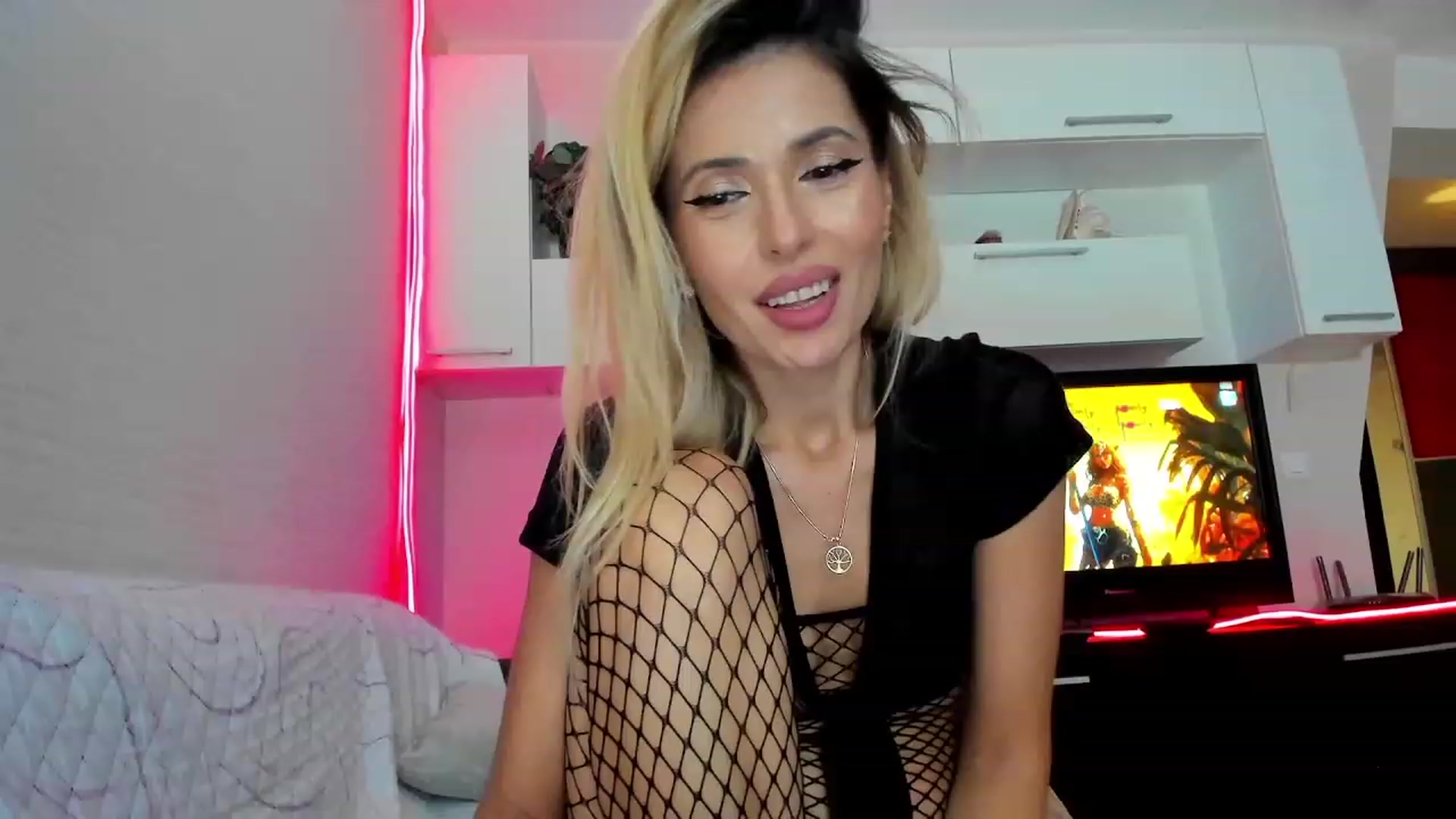 Gallery image thumbnail from SmileyTinaa's myfreecams stream on, 12/13/2023, 03:27 image 18 of 20