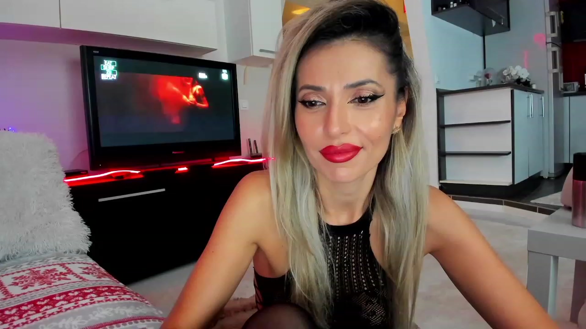 Gallery image thumbnail from SmileyTinaa's myfreecams stream on, 12/14/2023, 22:30 image 3 of 20