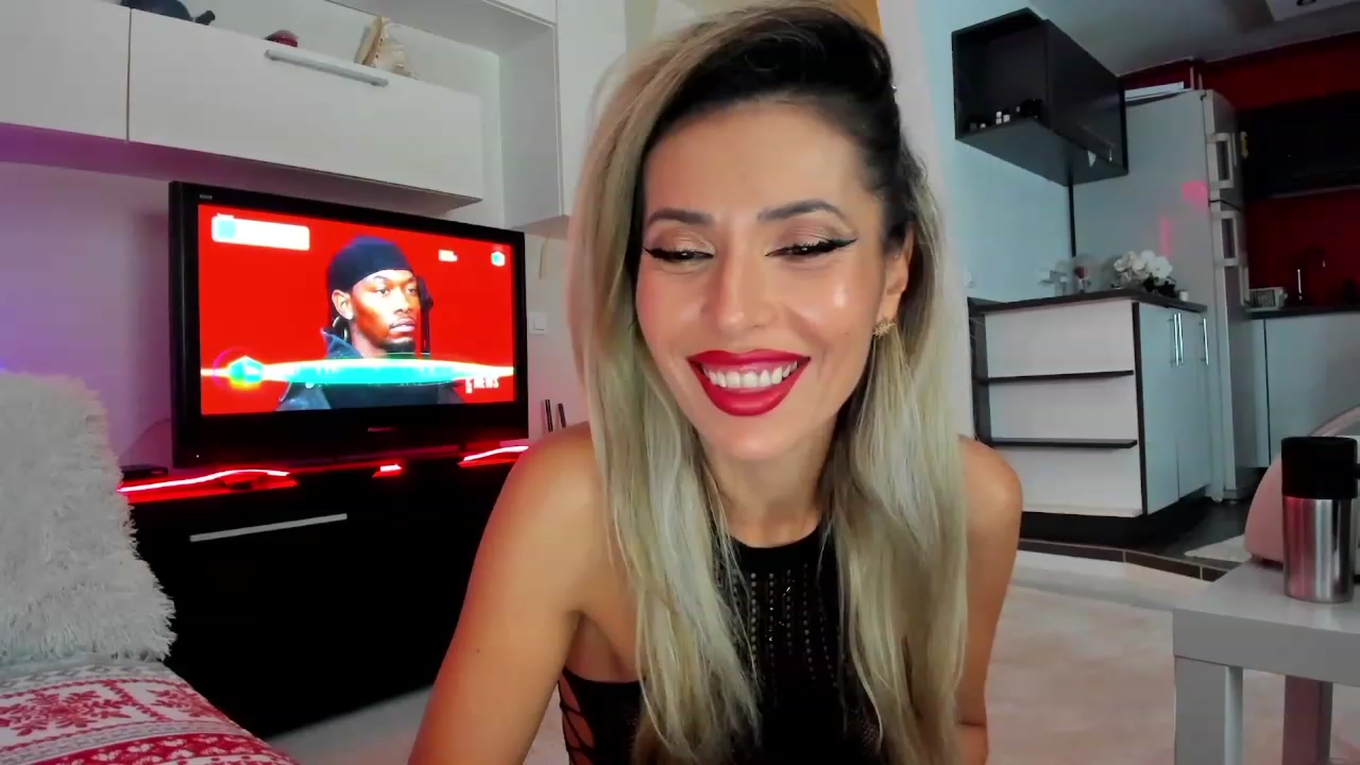Gallery image thumbnail from SmileyTinaa's myfreecams stream on, 12/14/2023, 22:30 image 6 of 20