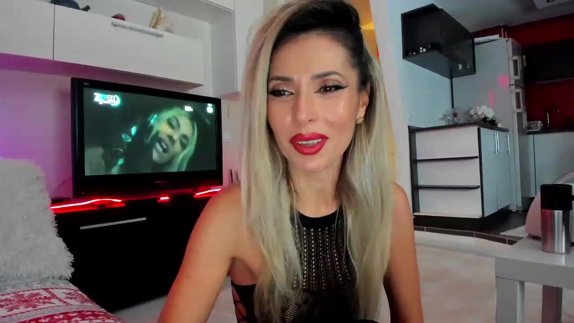 Gallery image thumbnail from SmileyTinaa's myfreecams stream on, 12/14/2023, 22:30 image 8 of 20