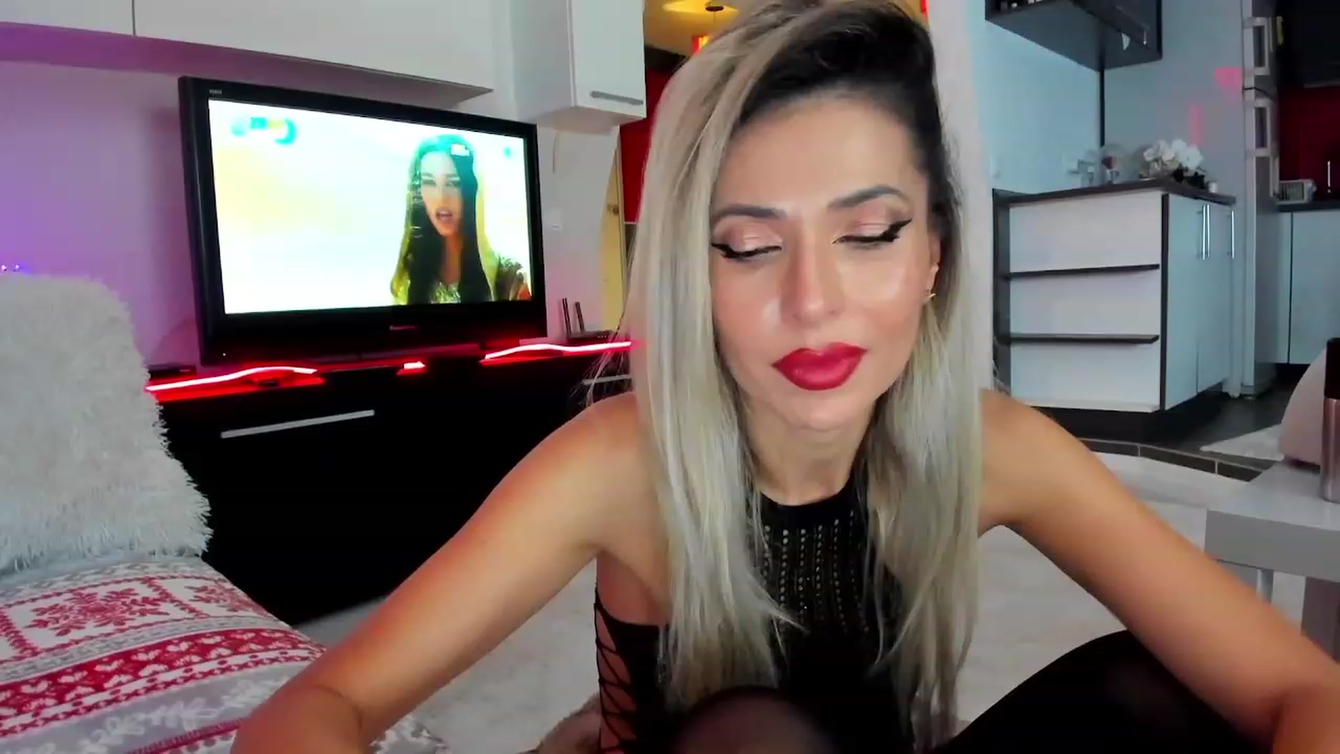 Gallery image thumbnail from SmileyTinaa's myfreecams stream on, 12/14/2023, 22:30 image 18 of 20