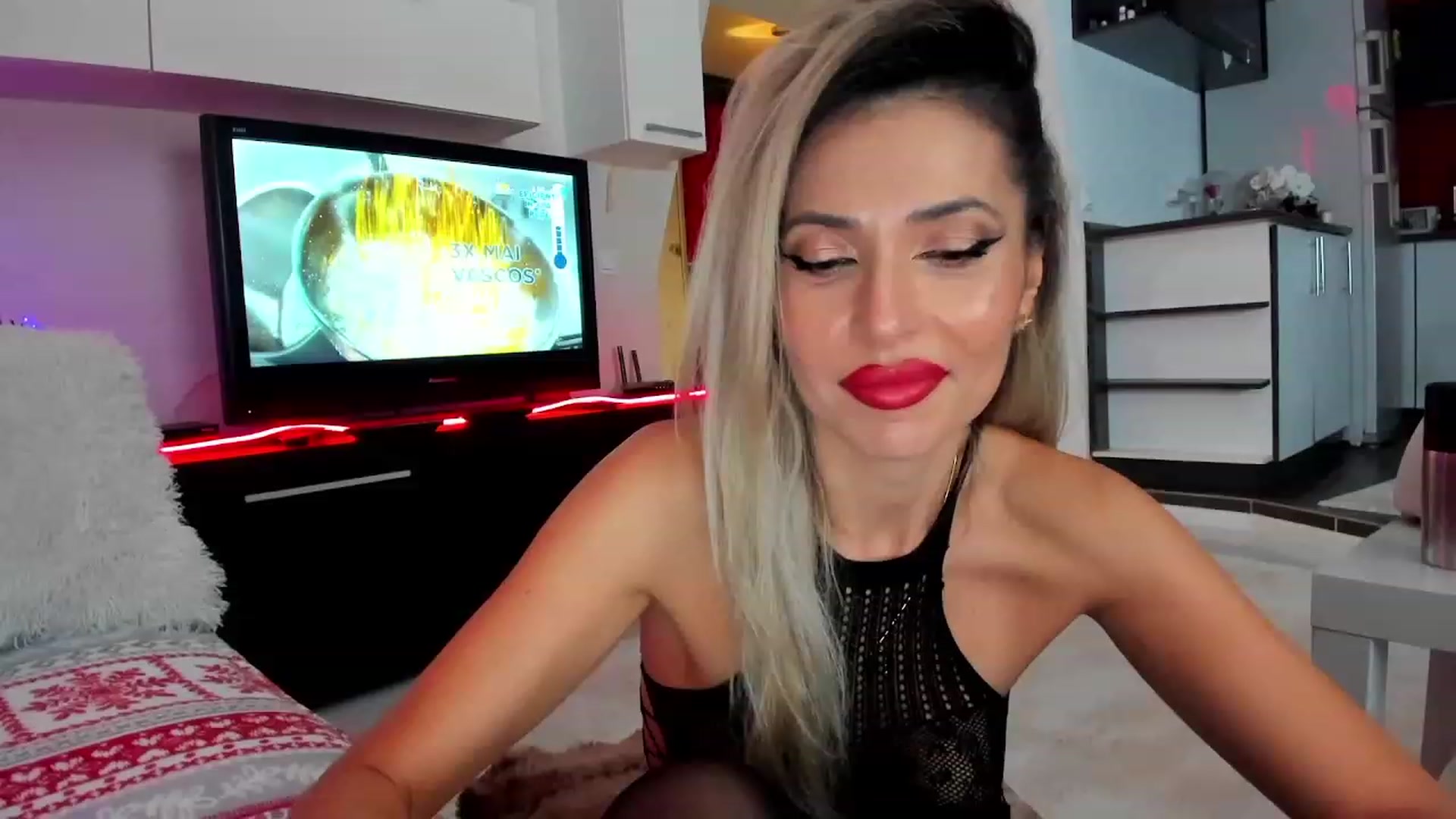 Gallery image thumbnail from SmileyTinaa's myfreecams stream on, 12/14/2023, 22:30 image 2 of 20