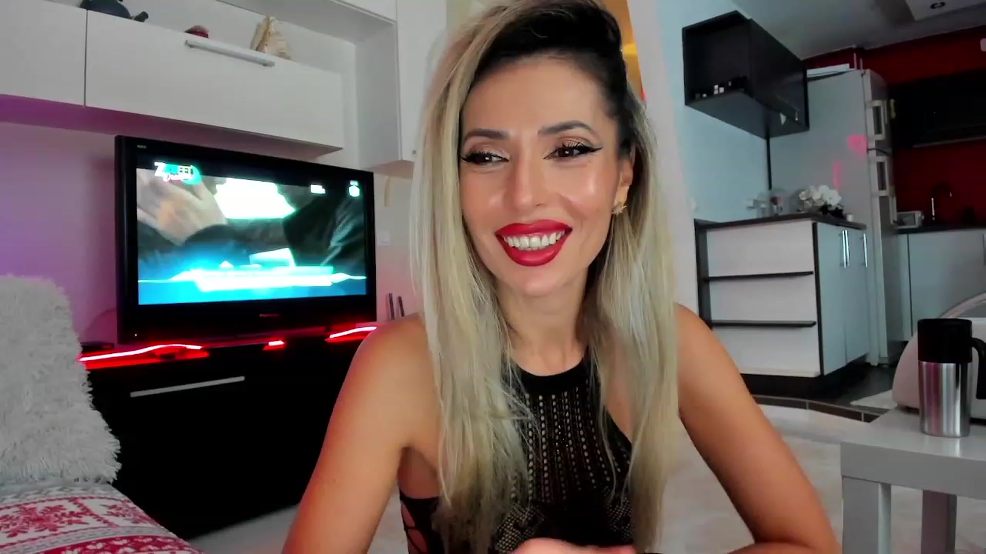 Gallery image thumbnail from SmileyTinaa's myfreecams stream on, 12/14/2023, 22:30 image 11 of 20
