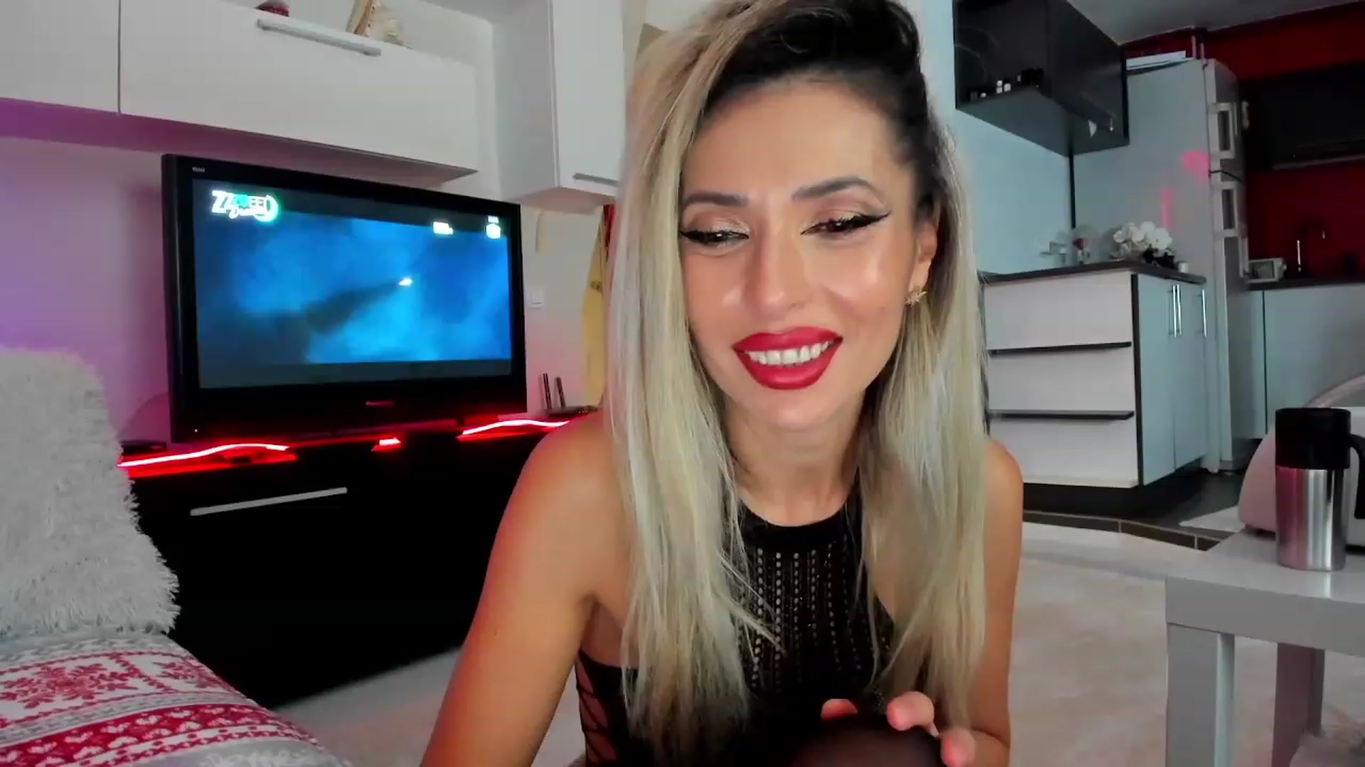 Gallery image thumbnail from SmileyTinaa's myfreecams stream on, 12/14/2023, 22:30 image 14 of 20