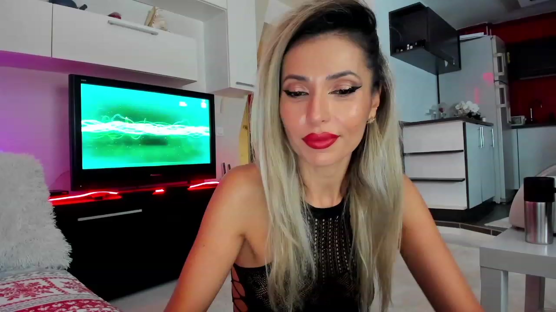 Gallery image thumbnail from SmileyTinaa's myfreecams stream on, 12/14/2023, 22:30 image 7 of 20