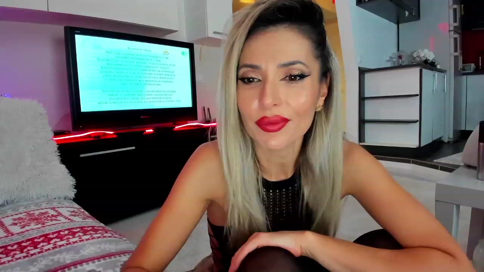 Gallery image thumbnail from SmileyTinaa's myfreecams stream on, 12/14/2023, 22:30 image 17 of 20