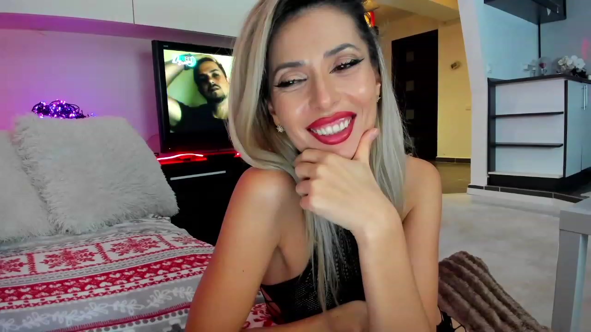 Gallery image thumbnail from SmileyTinaa's myfreecams stream on, 12/15/2023, 03:24 image 15 of 20