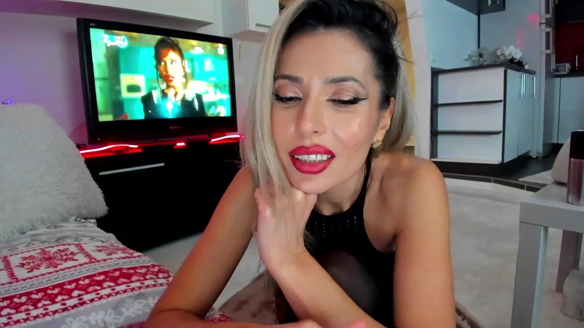 Gallery image thumbnail from SmileyTinaa's myfreecams stream on, 12/15/2023, 03:24 image 2 of 20