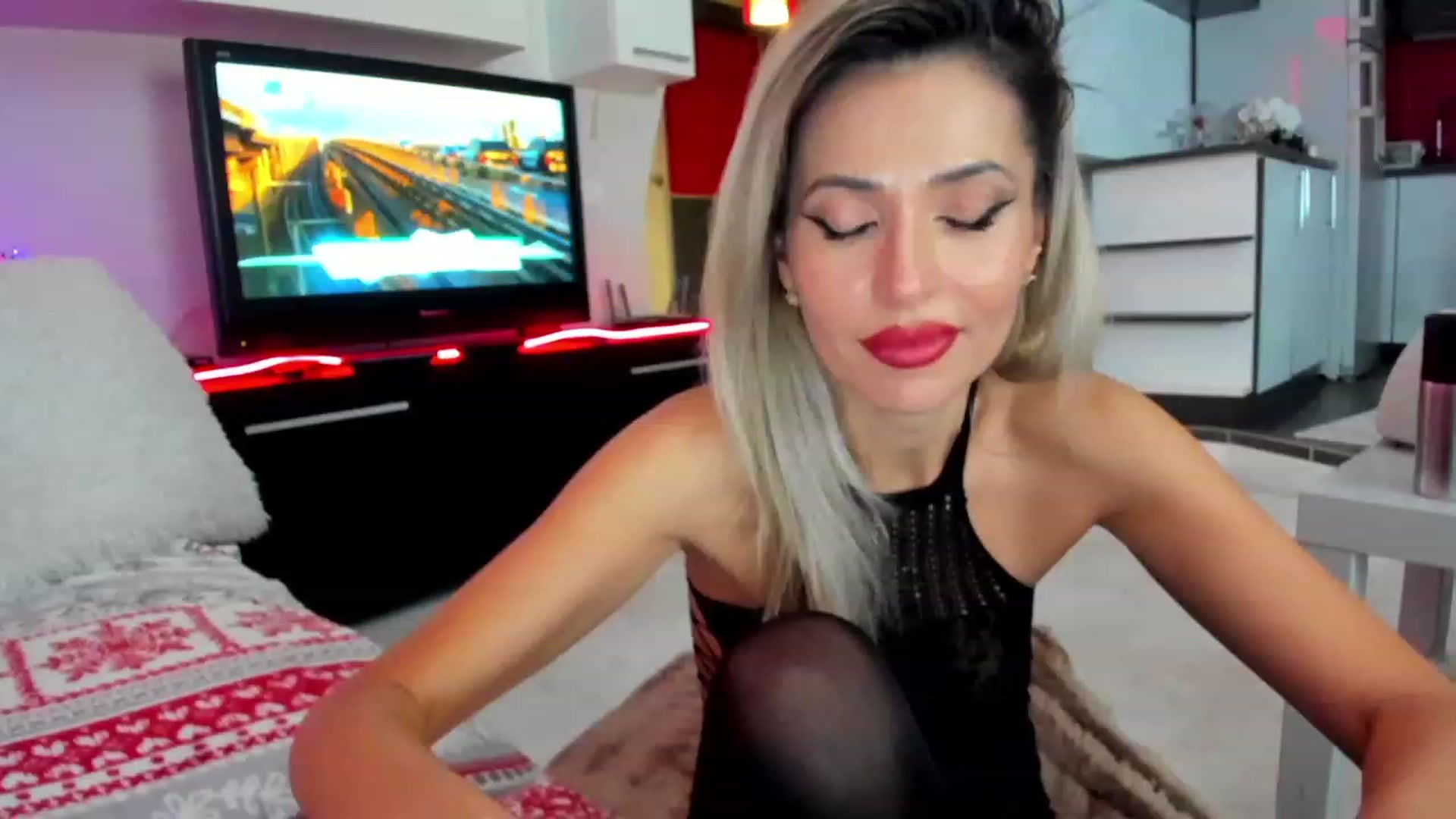 Gallery image thumbnail from SmileyTinaa's myfreecams stream on, 12/15/2023, 03:24 image 5 of 20