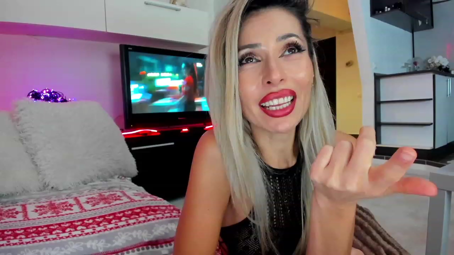 Gallery image thumbnail from SmileyTinaa's myfreecams stream on, 12/15/2023, 03:24 image 17 of 20